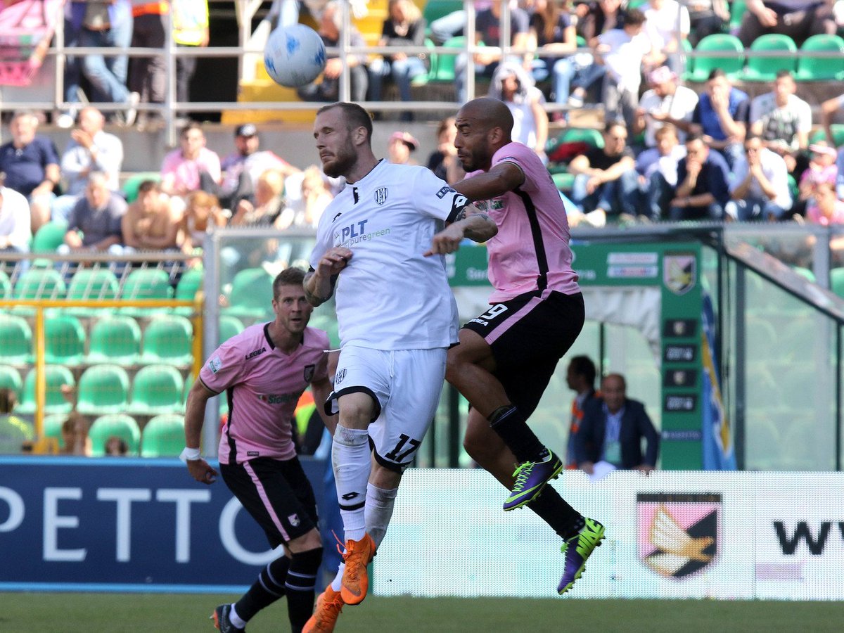 cesenacalcio's tweet photo. 🎙️ Matteo Fedele:
“Abbiamo dimostrato di essere un grande gruppo e una famiglia unita ma ora non dobbiamo mollare la presa”.
L’intervista rilasciata dal centrocamspista a commento di #PALCES 0-0 👇#daiburdel #forzacesena
https://t.co/2hrJAglDA6 https://t.co/uixjYMqUGr