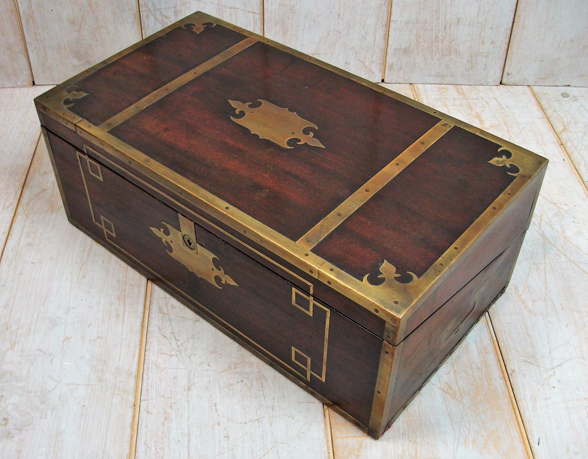 PareglioAyres's tweet image. An other remarkable member of our campaign collection.
goo.gl/qnEQi8
#campaignfurniture #campaignwritingslope #writingslope #antiquewritingslope #military #militarywritingslope #militarybox #georgian #englishantiques #antiques #interiors #interiordesign #interiordesign