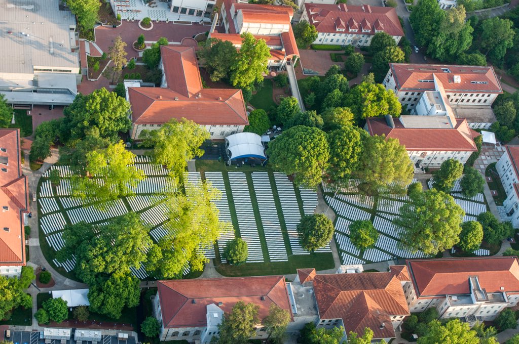 EmoryGraduation's tweet image. Coming to #Emory2018 Commencment? Forecast is sunny, but very hot with heat-index expected in the upper 90s. Be sure to stay hydrated, use the shuttles to move across campus, and take special care to ensure that older family members stay safe.