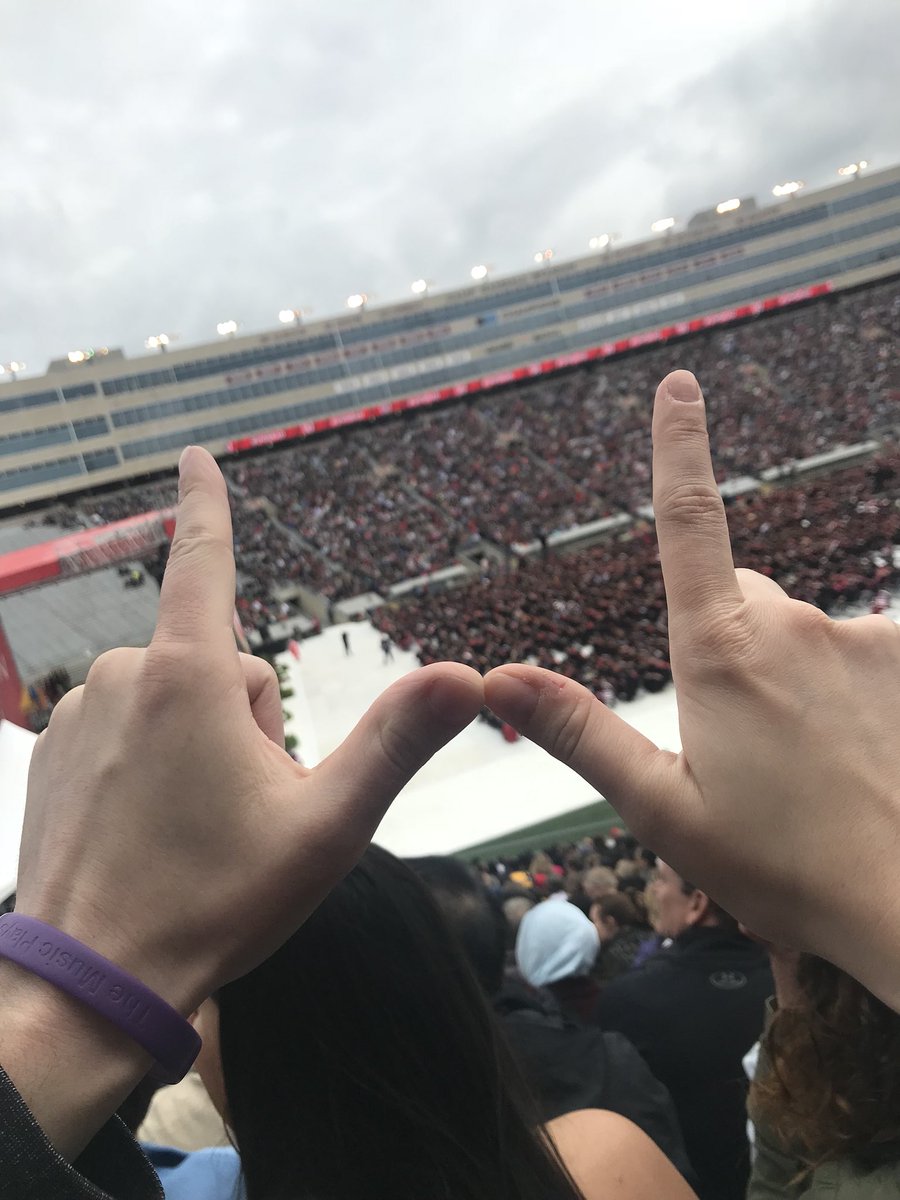 AllisonMKelley's tweet photo. #UWGrad #OnWisconsin https://t.co/Co21dGTt00