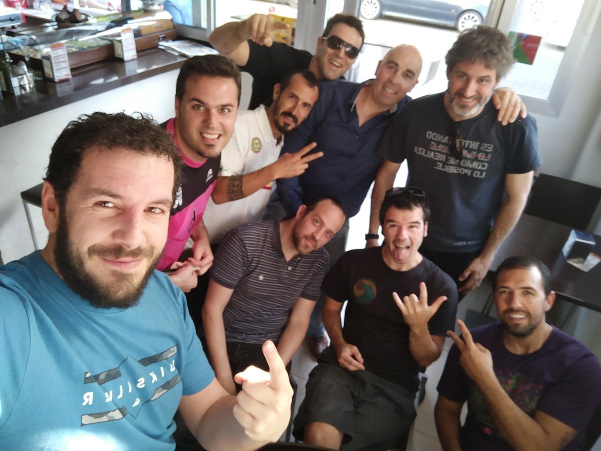 Y acabamos el año a lo grande <a href="/PapachanKa/">PapachanKa</a> 44 - 23 #DosHermanas No sabemos si subimos o no pero aquí estamos echando el rato #sitios #lugares #eKipazo #asiSi