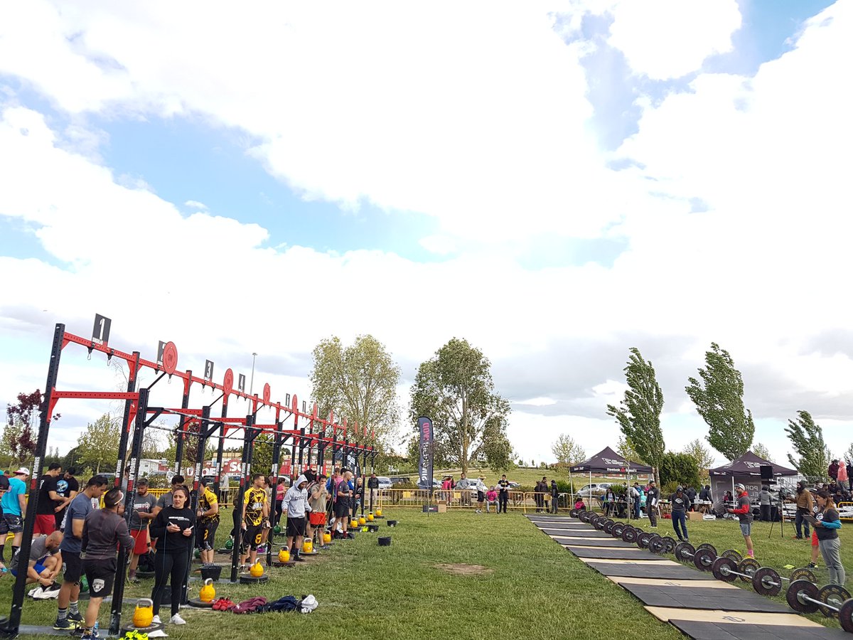 Sussuarez's tweet photo. Ambientazo ahora mismo en el Torneo Nacional de #Crossfit, uno de los más importantes de España en #Zaratán. #UnionGames #WcbCrossfit https://t.co/AOjmsZqSrJ