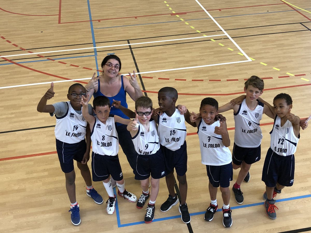CMollyMitton's tweet photo. Bravo aux poussins de @USVBasket vainqueurs de leur championnat -11  ce jour suite à une dernière victoire 35-29 à Andrésy. Allez le Vésinet basket ! https://t.co/ZJ9ViWZWj0