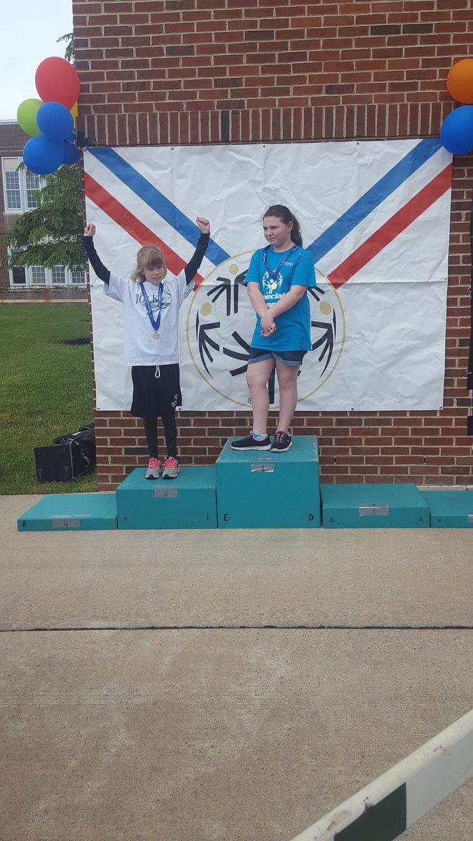 HazletUnified's tweet photo. Having a great day with our athletes and unified partners! #unifiedsports #HazletUnified #HazletProud https://t.co/RoCLk5Vg0Y