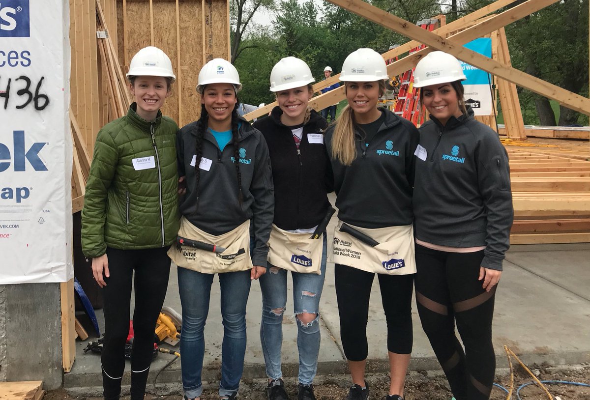 wearespreetail's tweet photo. These gals woke up early today for Habitat for Humanityβs National Women Build Week 2018. Hereβs to building relationships, building walls, and building up our community! https://t.co/xdXVNzLKKQ