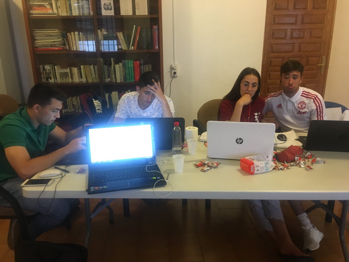 Celugonzalez's tweet photo. “Yo hago lo que tú no puedes, y tú haces lo que yo no puedo. Juntos podemos hacer grandes cosas”
Seguimos💪💪 #ClanSimona #SinTime_wARs https://t.co/ZK6ekeE7jv