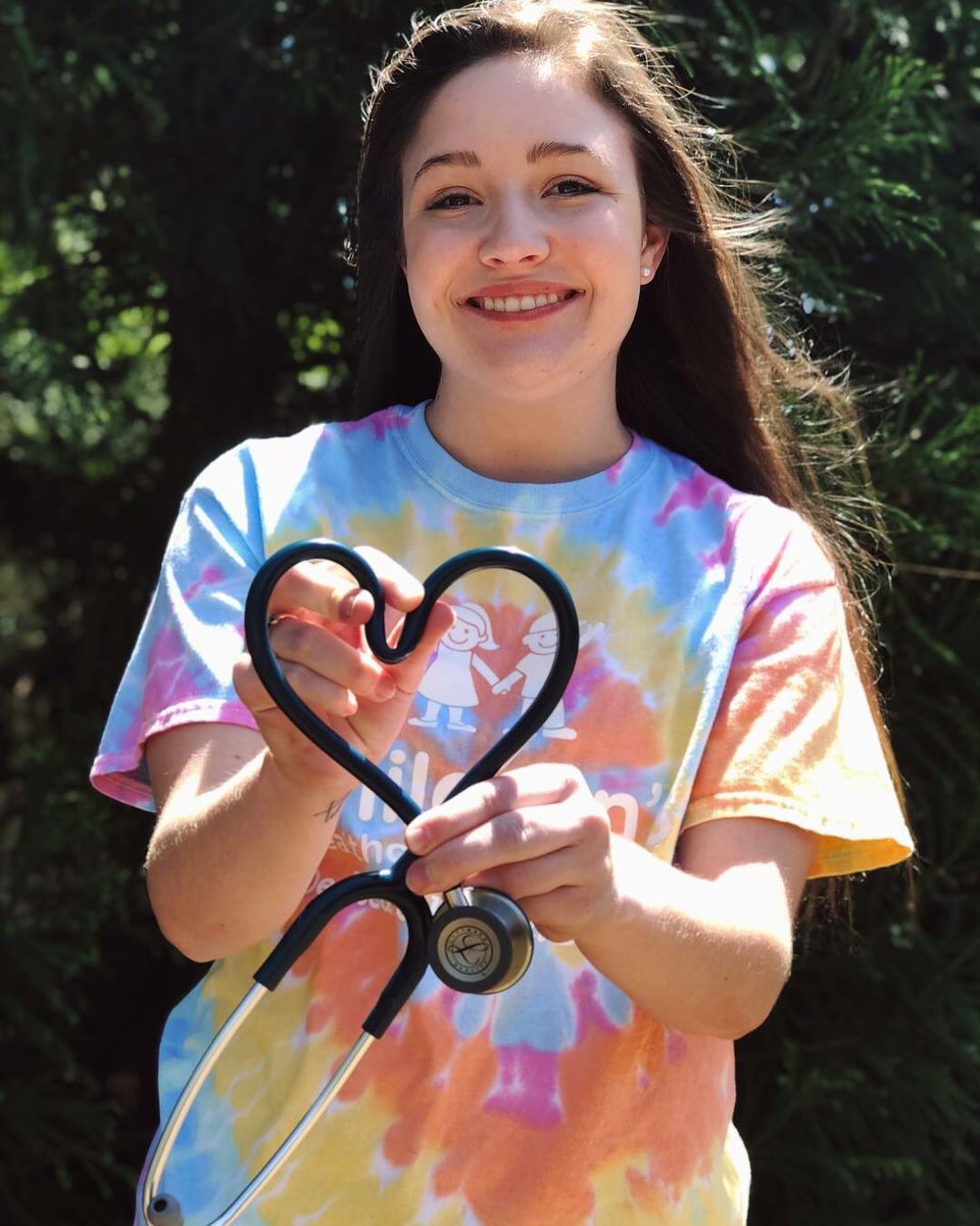 beka_miller's tweet photo. We love you nurse Annie!! Congrats-so proud of you!! #GCSU18 https://t.co/VvIwpPyUgq