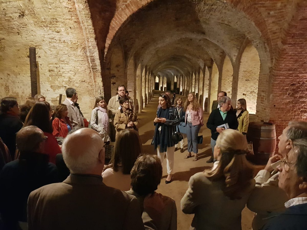 MAntiguAranjuez's tweet photo. Comienza la visita guiada en las Bodegas @realcortijo.
¡Disfrutemos de la Historia! 
@MAntiguAranjuez 
#Aranjuez #Historia #Madrid #Musica #25FMAA2018 https://t.co/kIkDgol8vB
