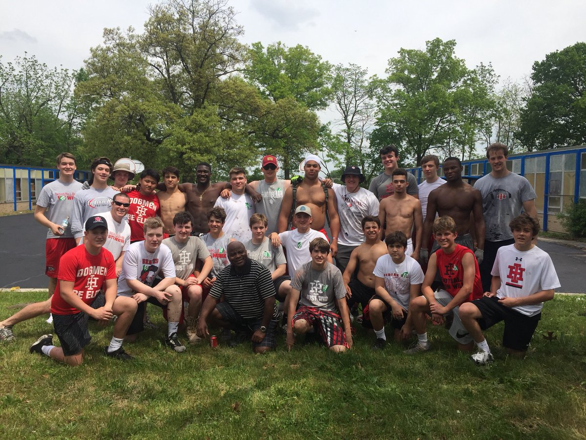 CoachWalton_'s tweet photo. Super proud of @ihdogmen football today. Did great work for #GoLocal18 community service project @crdschurch Shout out to @reed_aichholz for an alum appearance #FaithFamilyFootball https://t.co/82qBYQa2XL