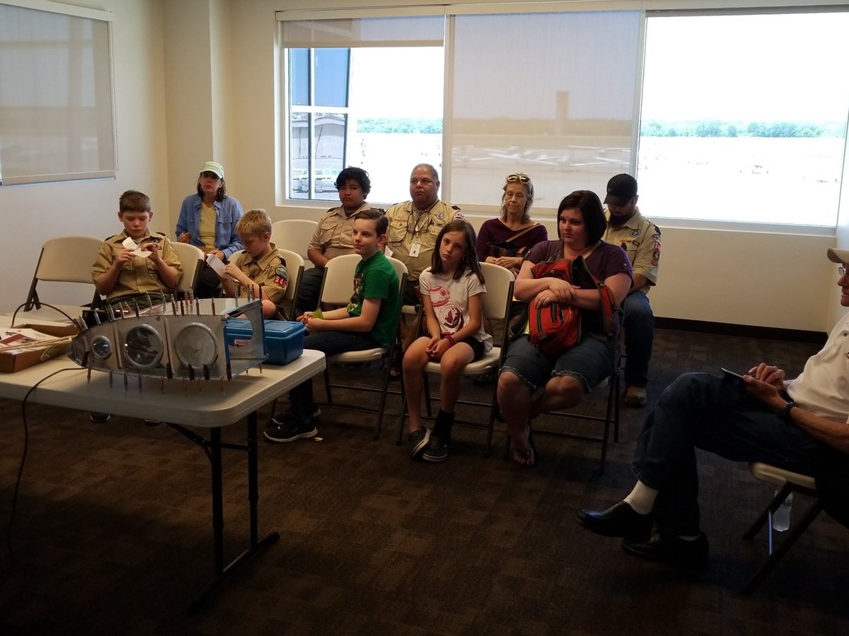 EAA_Chapter_34's tweet photo. At the #EAA 34 "So you want to build an airplane" session.  Part of our Young Eagles event today. https://t.co/aDDczyRmNG