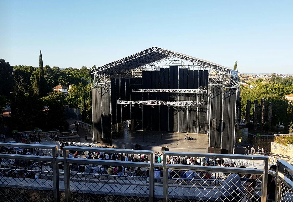 Aritaa_23's tweet photo. Qué ganas de veros!!! Deseando estoy!!! #ElequipoAminúscula #ComandoCaleti #COAC18 @mmorera79 @jcarlosmeni https://t.co/iS26wyb1rJ