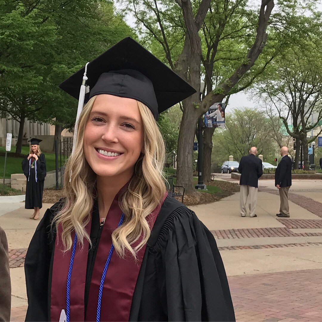 smartlona's tweet photo. #CreightonGrad https://t.co/hgAVePMBzQ