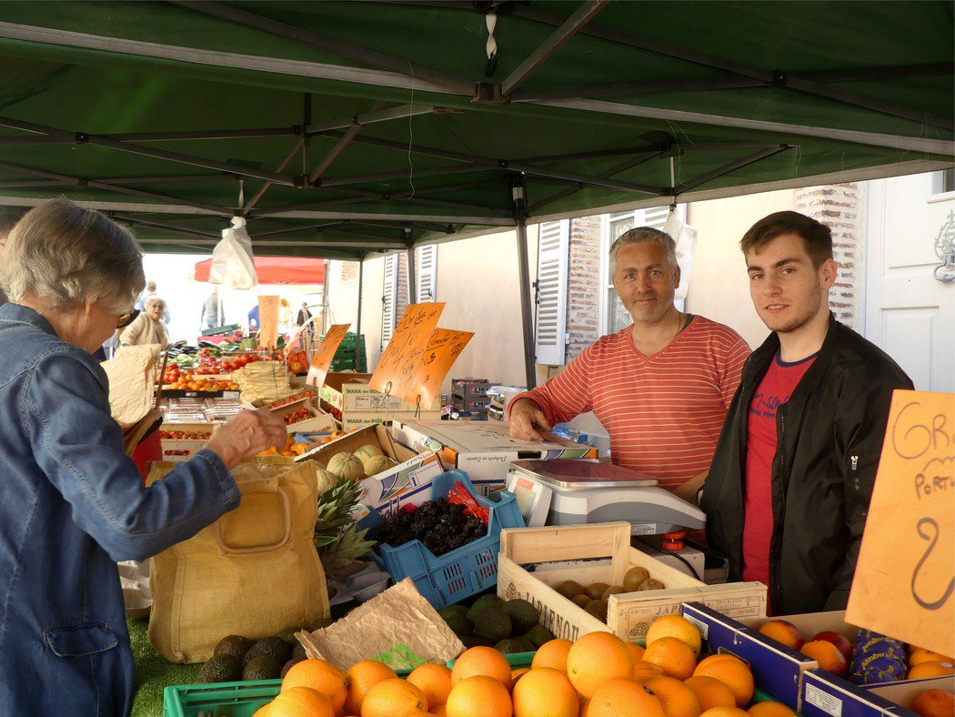 Toucy élu 12 ème plus beau marché de France : vos réactions entre les étales ce samedi matin. lyonne.fr/toucy/commerce…