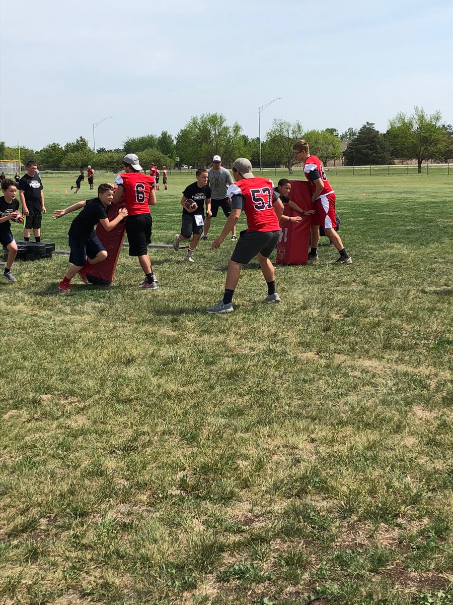 _hrce's tweet photo. Hesston youth football skills camp.  Thanks coach Bauerle and team for paying it forward and sharing the love and fun of the game! https://t.co/0WGEnVcqwq