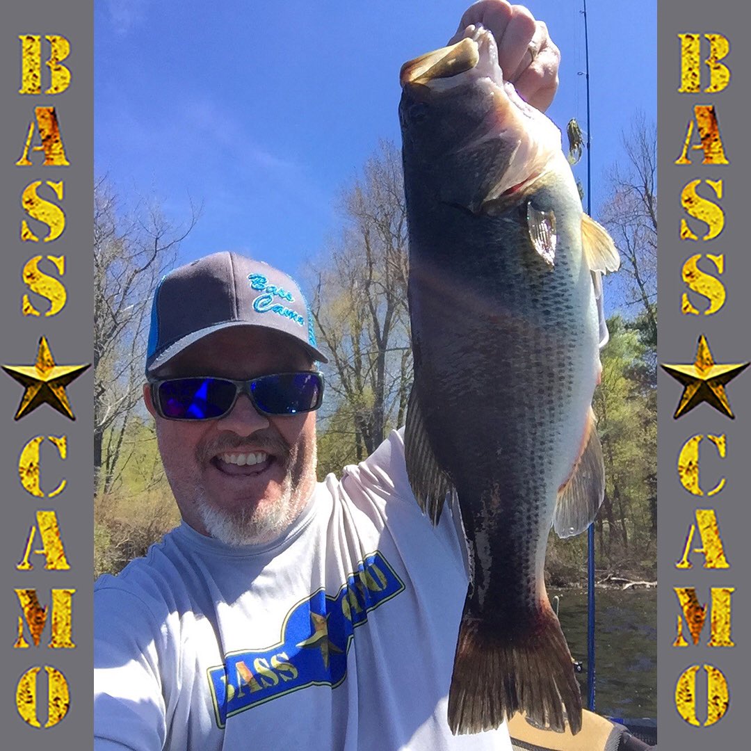 Someone told me that blue #BASSCAMO hat brings them luck #onthewater so I decided to take it for a spin BOOM💥#kayakfishing day ON FIYAAA If you think this one is the biggest of the day STAY TUNED 😉Your going to need a bigger net 😁🎣💪🐟
