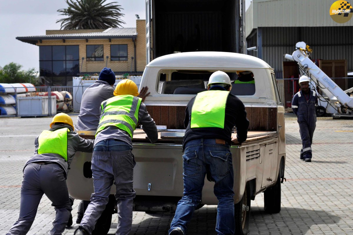 vintagecarbuy's tweet photo. An idealistic push... #4CarPileUp #IG @AllenIrwin, @craigsobotker, @Nicburns007 #VCI @vintagecarimporters #WhatsShipping @My_Octane Stills by @Diagra.Ming #MyOctane #CapeTown #SouthAfrica #Imports #Exports #Shipping #photography #automotivephotography https://t.co/XyEZamjc2j