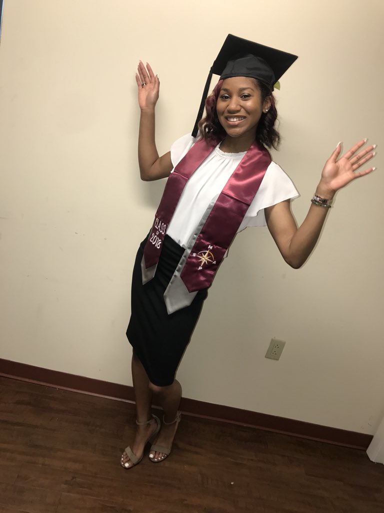 itskyra__'s tweet photo. Can y’all tell I’m ready for graduation?! Lol 😄 #VCUCommencement #VCU2018 #9MoreHours https://t.co/sWZF6V0m6v