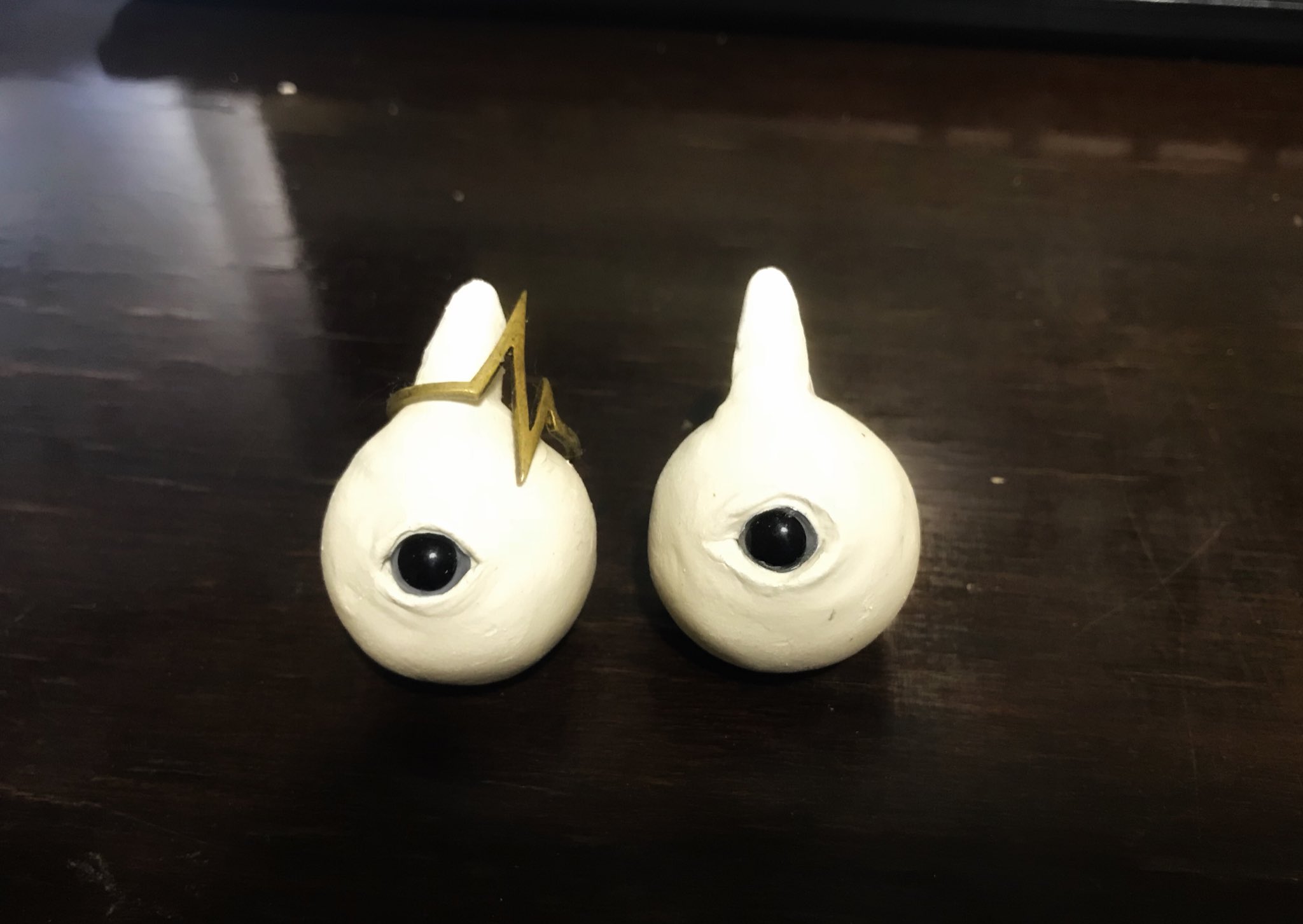 טוויטר ﾉｲﾁｬﾝ Simon בטוויטר 白井さんと過去にscp 131のリングスタンドとかあったら可愛いよね と話してたの思い出して余った粘土で成形してみたらいいぞ T Co P6tw67b7id