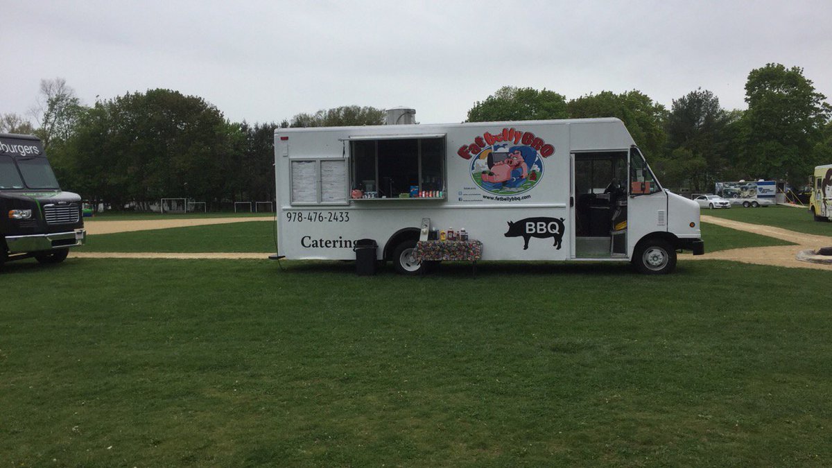 fatbellybbq's tweet photo. Here at GeraniumFest and Kids Day at Lynnfield Middle School till 2 pm.  Come on out and grab some food and check out GeraniumFest. https://t.co/7C41s7DZ6n