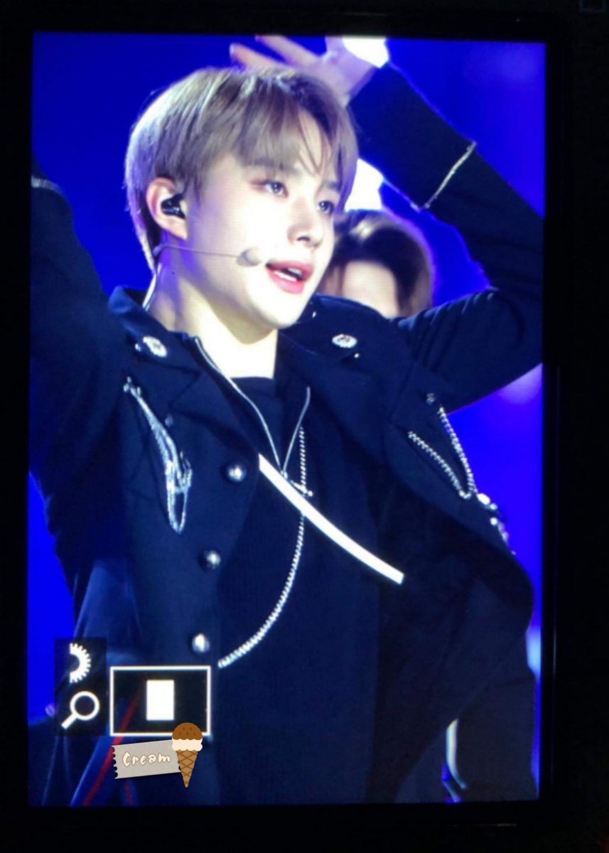 cream__9802's tweet photo. 180512 드림콘서트 preview 
#JUNGWOO #NCT #NCT2018 #정우 https://t.co/KlqF0YNmIK