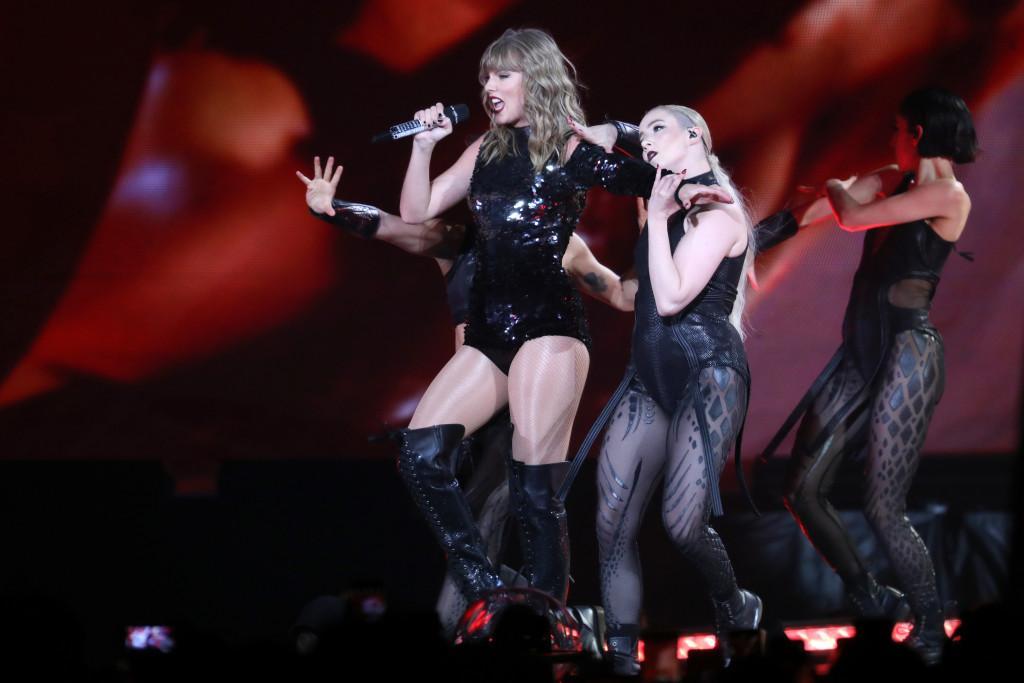 Review: Taylor Swift delivers near-perfect pop show in Bay Area https://bayareane.ws/2wAcFmP