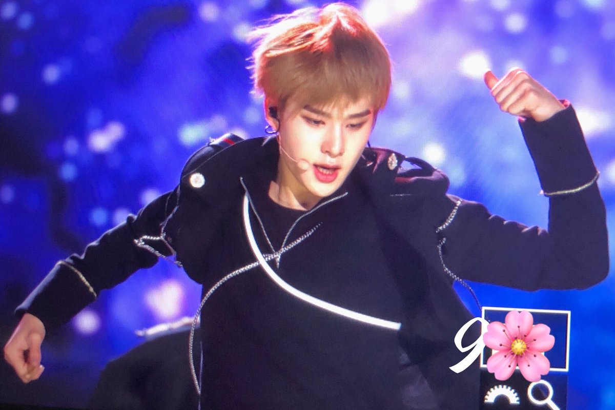 9CherryBlossom_'s tweet photo. 180512 드림콘서트 preview 🌸

#NCT #정우 #JUNGWOO https://t.co/YB73TlrKqc