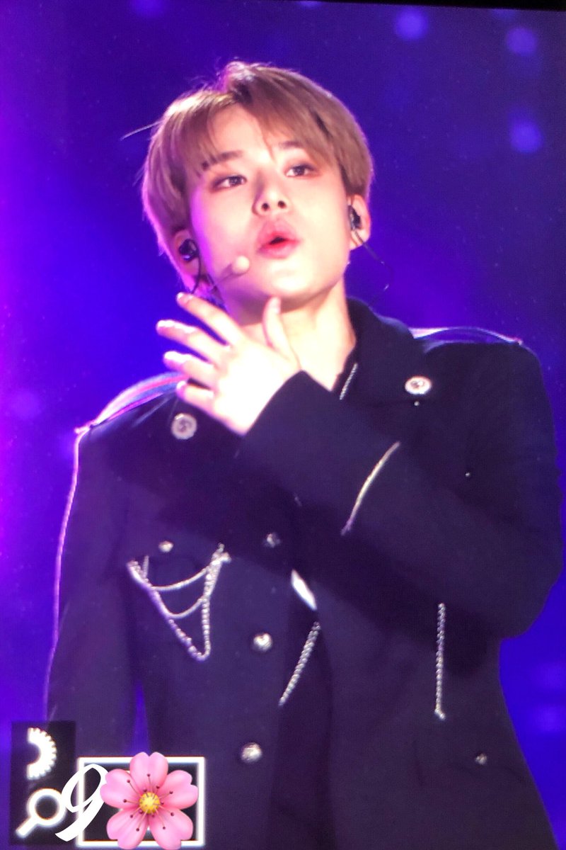 9CherryBlossom_'s tweet photo. 180512 드림콘서트 preview 🌸

#NCT #정우 #JUNGWOO https://t.co/YB73TlrKqc