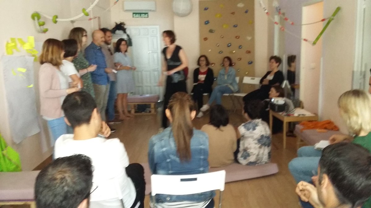 CrecerSumando's tweet photo. Di las cosas cuando te molesten y no.cuando te enfaden. Así usarás tus mejores palabras y no tus mejores ofensas.
Mañana trabajando nuestra gestión del enfado. Gracias familias y @borboleta_esp por acompañarme. #gestionEnfado #InteligenciaEmocional 
#cambiarNosotros https://t.co/4HNGSZx9Gd