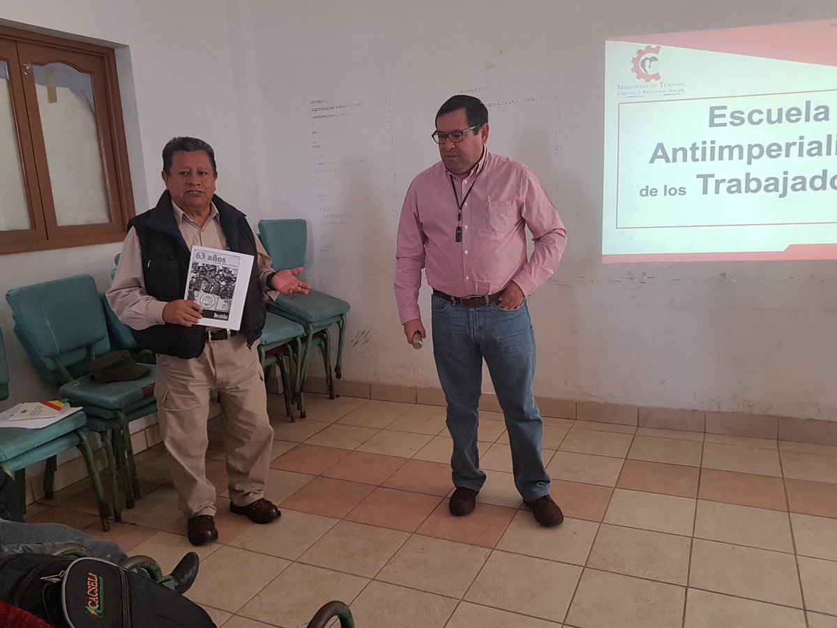 Minenergias's tweet photo. Escuela Antiimperialista de Trabajadores realizada en el Complejo Fabril, expone ministro de Energía, Rafael Alarcón, tema : Avances del Proceso de Cambio en lo Económico y Social #PonteLaCamiseta
@ralarcon70 https://t.co/6Mnfeubrma