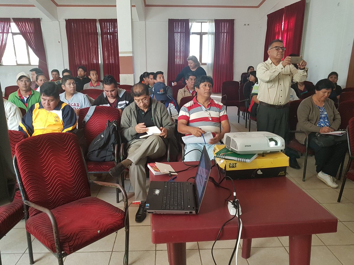 Minenergias's tweet photo. Escuela Antiimperialista de Trabajadores realizada en el Complejo Fabril, expone ministro de Energía, Rafael Alarcón, tema : Avances del Proceso de Cambio en lo Económico y Social #PonteLaCamiseta
@ralarcon70 https://t.co/6Mnfeubrma