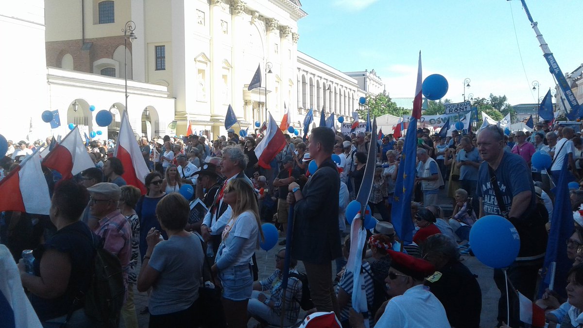 Kom_Obr_Dem_Int's tweet photo. March for Europe, March for Freedom
R.Trzaskowski is speaking now.
#loveEU #lovePL #ZjednoczonaOpozycja #UnitedOpposition #KOD https://t.co/rQD66wRnHw