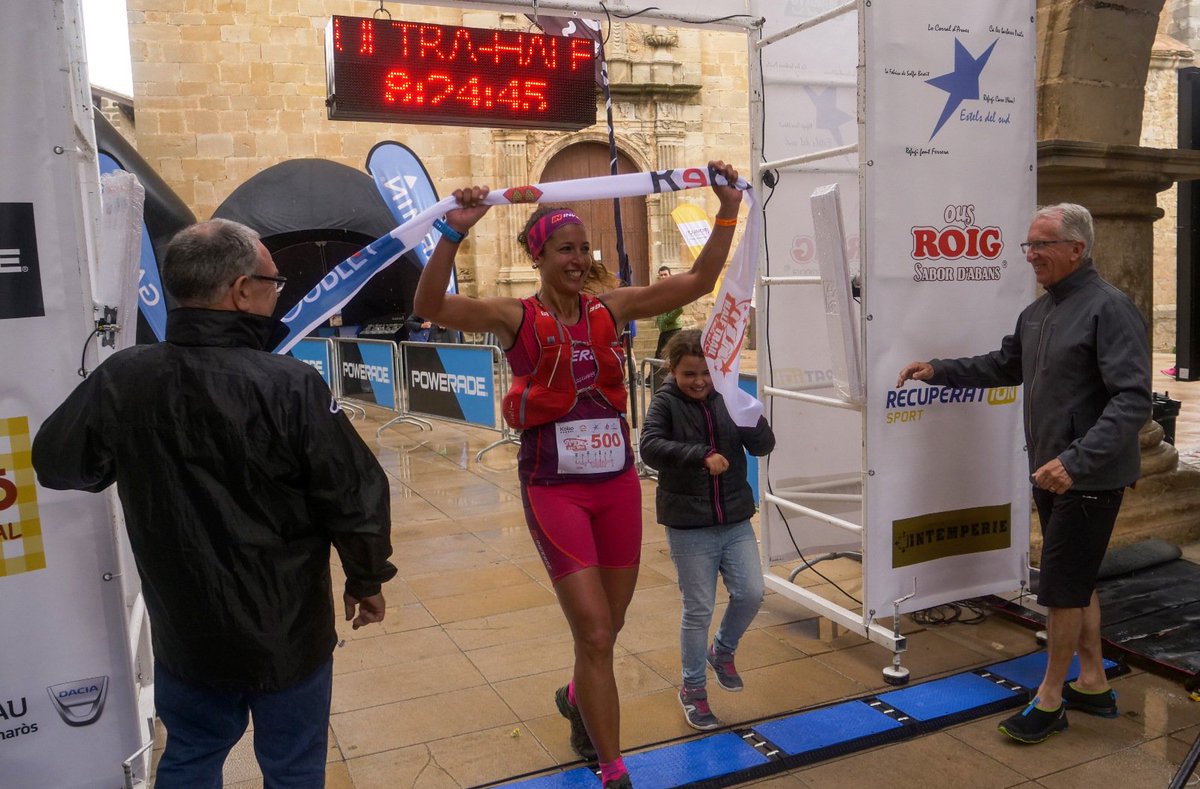 Angels Llobera s’adjudica la Half Trail Estels del Sud en categoria femenina amb un temps de 8:24:45
#ultratrailestelsdelsud <a href="/FEEC_cat/">FEEC</a> <a href="/AnetoNatural/">Aneto Natural</a> <a href="/RecuperationSP/">Recuperat-ion</a> <a href="/CocaColaEspaa/">Coca-Cola España</a> @_Santiveri_ <a href="/RenaultJGARAU/">Renault J.GARAU</a>