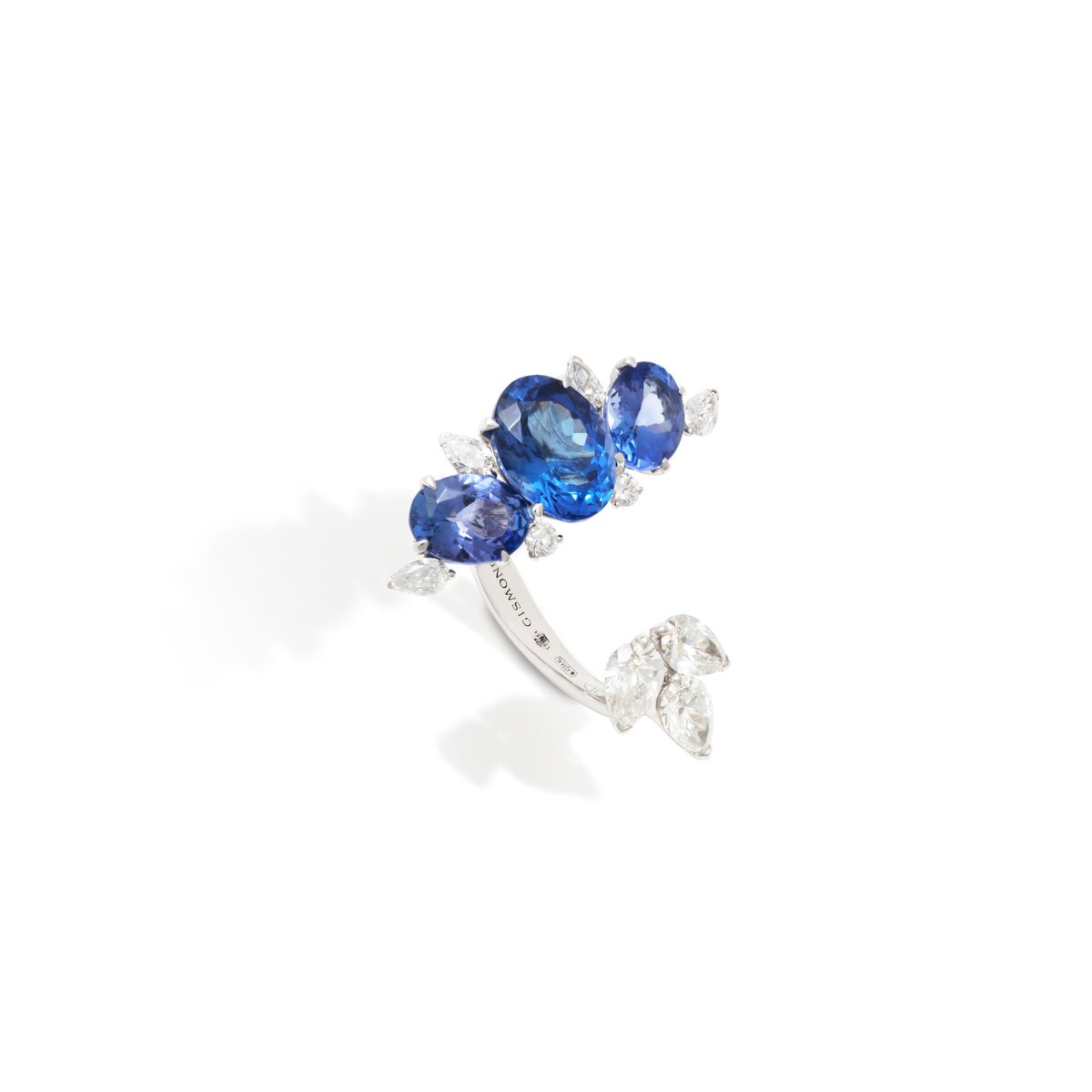 We just want to show you our essence • white gold ring with blue sapphires and diamonds from Essenza collection 

#gismondi1754 #jewelryoftheday #jewelryblogger #jewelrylover #jewellerydesign #jewelleryaddict #Dreamers #sapphires #diamonds #newcollection #gismondiyouniverse