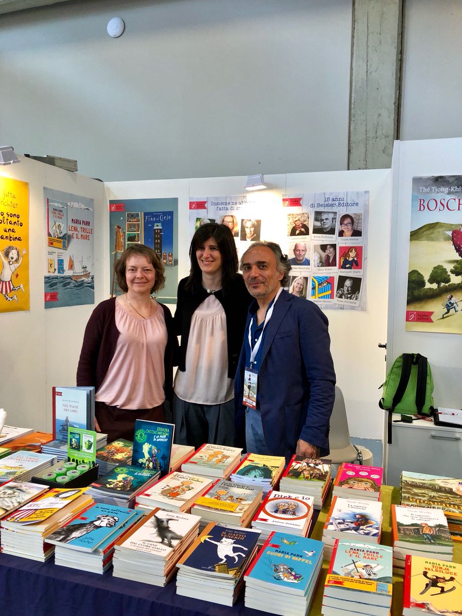 Ma lo sapevate che la sindaca Chiara Appendino ci è venuta a salutare qui a Torino? Quante emozioni! <a href="/c_appendino/">Chiara Appendino</a> <a href="/SalonedelLibro/">Salone Libro Torino</a> #SalTo18