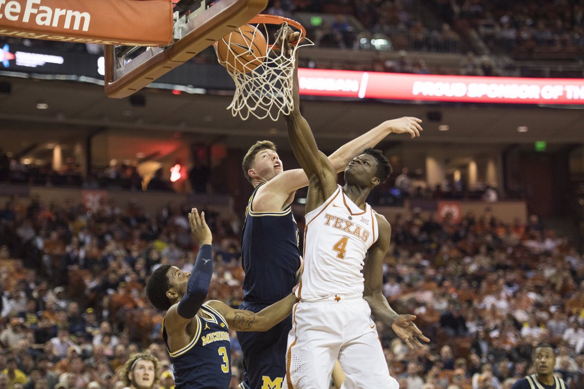 TexasMBB's tweet photo. HAPPY BIRTHDAY to Longhorn Mo Bamba 🤘 https://t.co/elTxcFt6y5