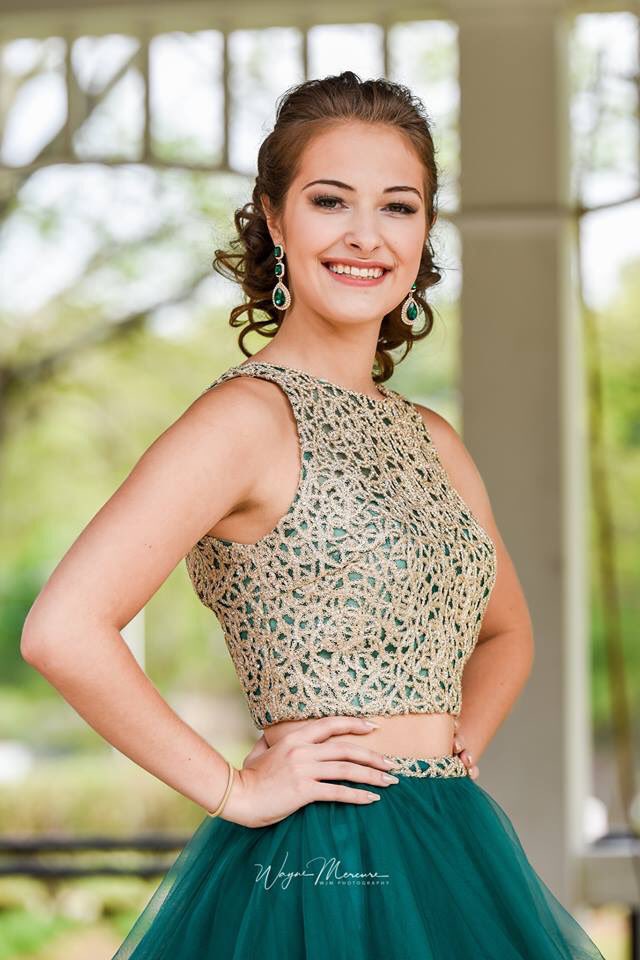 sydney_mercure's tweet photo. Prom all by myself this year🤷🏼‍♀️💛 https://t.co/7tjZZKTfu6