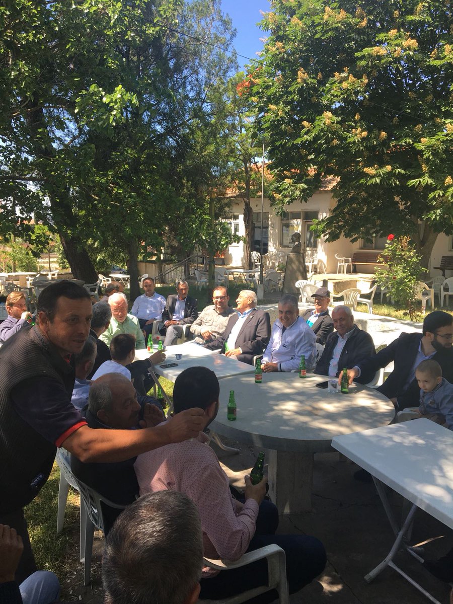 Merkez İlçe Başkanımız, İl Genel Meclis Üyemiz ve Gençlik Kolları Başkanımızla Çeşmeköy Köyümüzde düzenlenen yağmur ve şükür duasına katıldık. <a href="/mustafaatas/">Mustafa ATAŞ</a> <a href="/HARUNKARACA1/">Harun Karaca</a> @SMinsolmaz @vekilokur