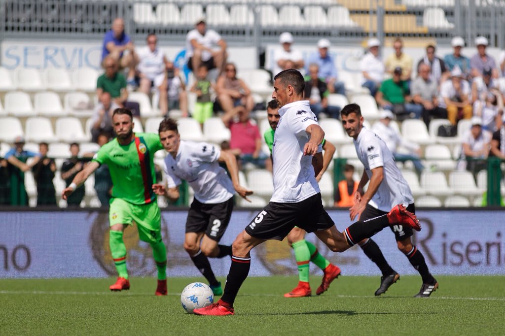ProVercelli1892's tweet photo. Il primo tempo di PRO VERCELLI-@TernanaOfficial nelle 📸📸 del nostro @Iguan89 #PrvTer 1-0 https://t.co/kbNCbAnG7z