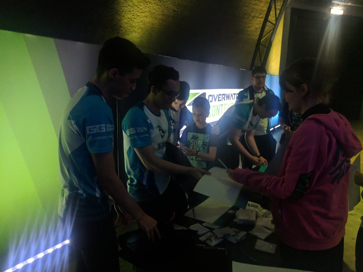 ggenvision's tweet photo. Our boys signing autographs before they head on stage. We're up next in the @owpathtopro NA semifinals!

Cheer our boys on as we face our fellow Canadian org @TOesports! GLHF!

https://t.co/M7oMCP7duo https://t.co/4FGCcxyCzh