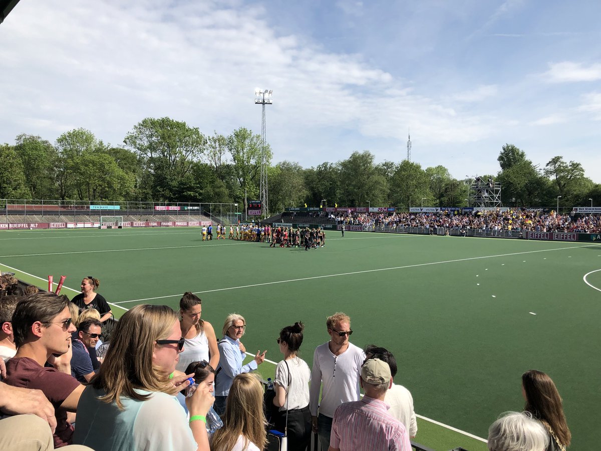 AHBCMB1's tweet image. Wij gaan onze longen uit ons lijf schreeuwen voor onze dames @ahbc #zethemop #forza #amsterdam