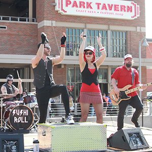 FashionChicago's tweet photo. Bring your family & friends to enjoy a weekend of shopping, entertainment & activities in #Rosemont! Stop by @FashionChicago to enjoy select Mother's Day Sales & visit @ParkwayBankPark from 1-6 pm to enjoy live music, entertainment & activities! #SpringFunFest #Rosemont https://t.co/pP25XhicSP