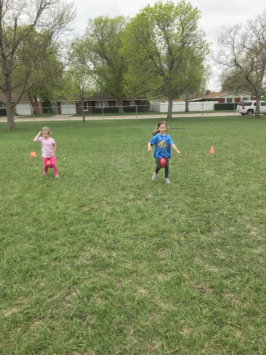 MsWhitesKinders's tweet photo. Field day festivities! 😊 @Mac_Elementary https://t.co/d8PdPdKYFG