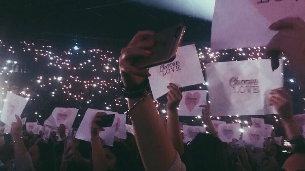 sweetenershar's tweet photo. 02.04.18 Milan, Italy.
"I’m here because of you, i continue to do it for you and everything is because and for you. Thank you so much, i owe you my entire life. You all have my heart, i love every single one of you, thank you so much for being here tonight."
—Harry Styles. https://t.co/Daf7DtrzxW