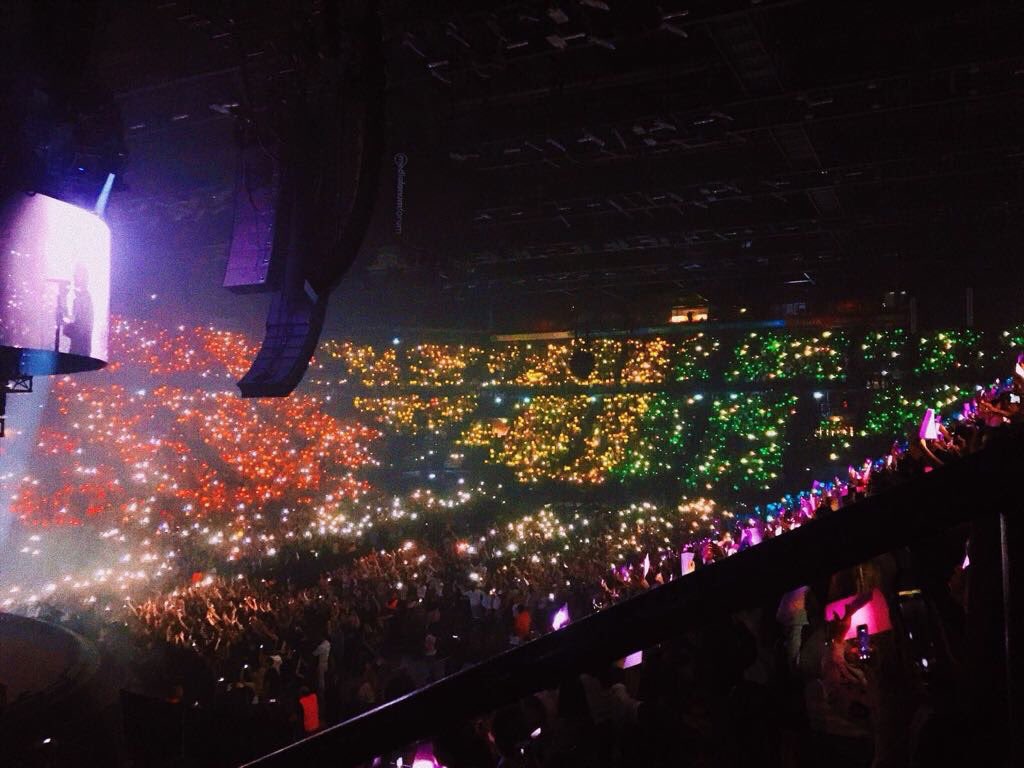 sweetenershar's tweet photo. 02.04.18 Milan, Italy.
"I’m here because of you, i continue to do it for you and everything is because and for you. Thank you so much, i owe you my entire life. You all have my heart, i love every single one of you, thank you so much for being here tonight."
—Harry Styles. https://t.co/Daf7DtrzxW