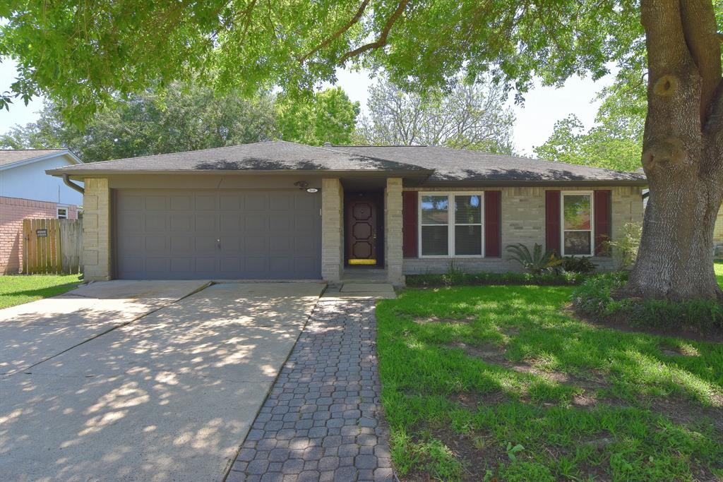 zig_zan's tweet image. Single Family Home pearland

The seller has recently installed #carpet and laminated #wood floor, fresh interior and exterior paint Double pane #windows  #High_ceiling family room Updated #bathroom Large #backyard with storage shed and deck 

 Visit: goo.gl/oytUoE