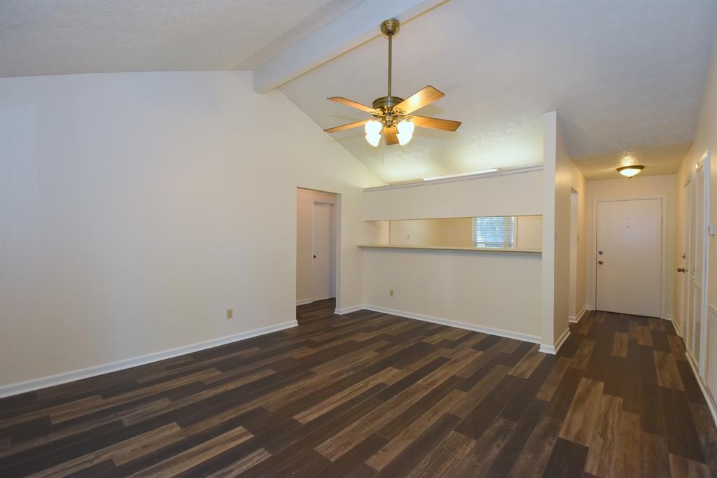 zig_zan's tweet image. Single Family Home pearland

The seller has recently installed #carpet and laminated #wood floor, fresh interior and exterior paint Double pane #windows  #High_ceiling family room Updated #bathroom Large #backyard with storage shed and deck 

 Visit: goo.gl/oytUoE