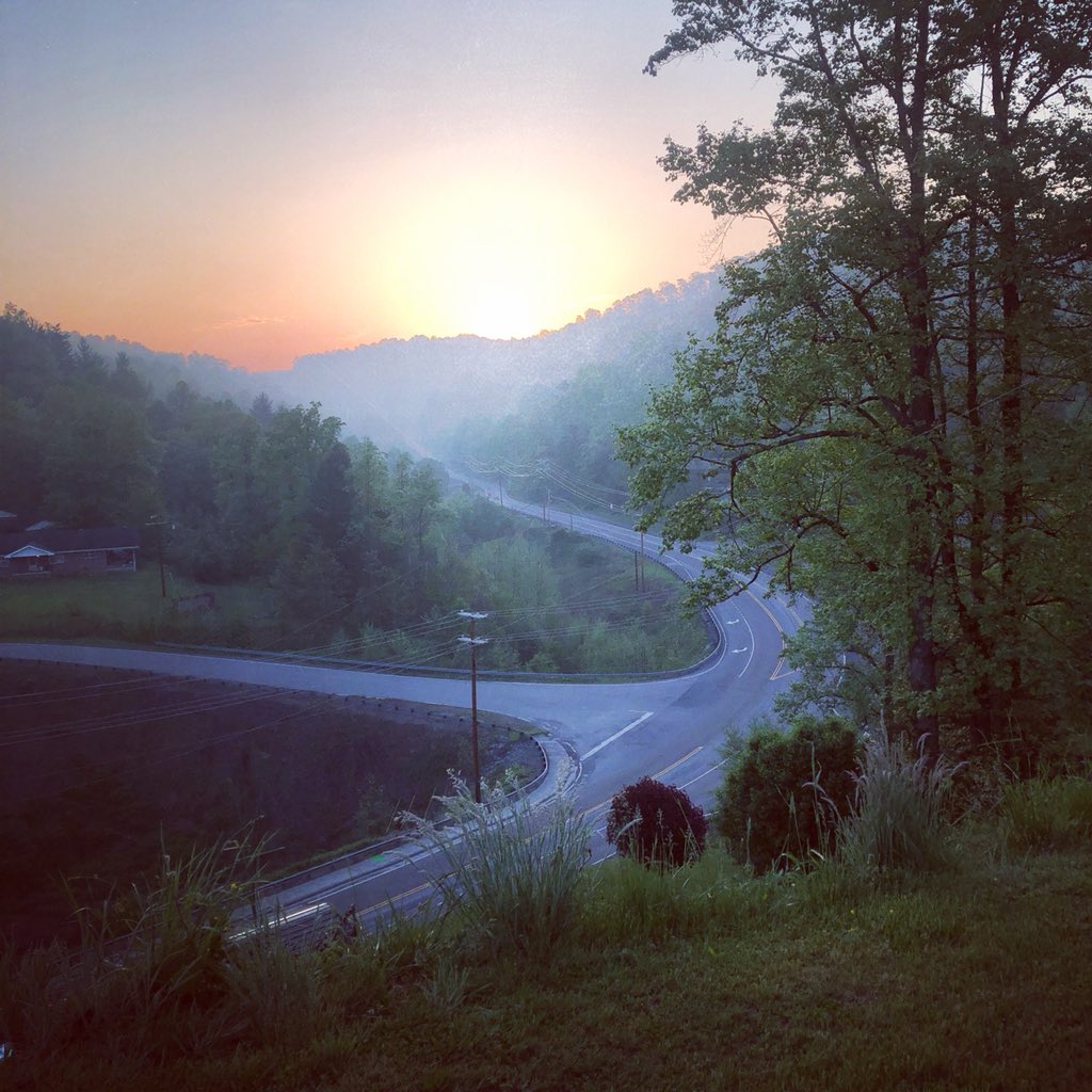 speakovermtns's tweet photo. Good morning from the Pound. #swva #poundva #wisecounty #appalachia https://t.co/oLSAVMTSNR