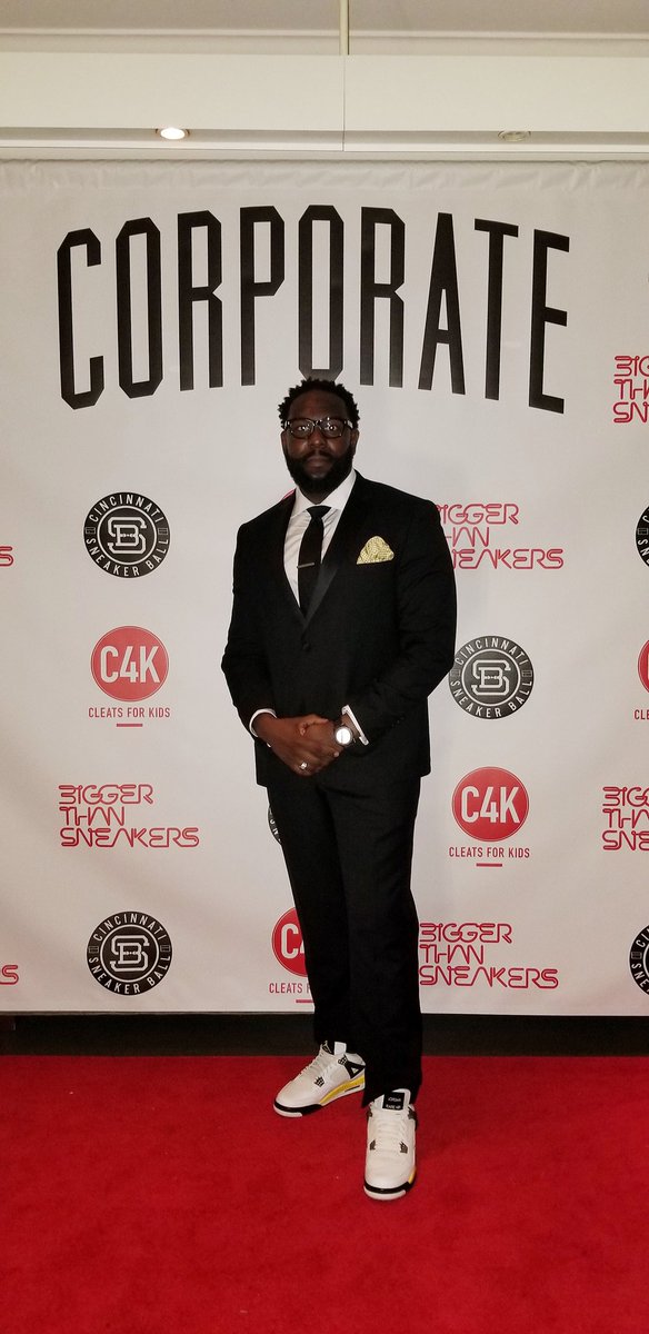 sneakaholic98's tweet photo. About last night.... I went to Cincinnati Sneaker Ball aka Sneaker Prom by @Corporategotem #BiggerThanSneakers #CleatsForKids https://t.co/xtfkV4tWJ6