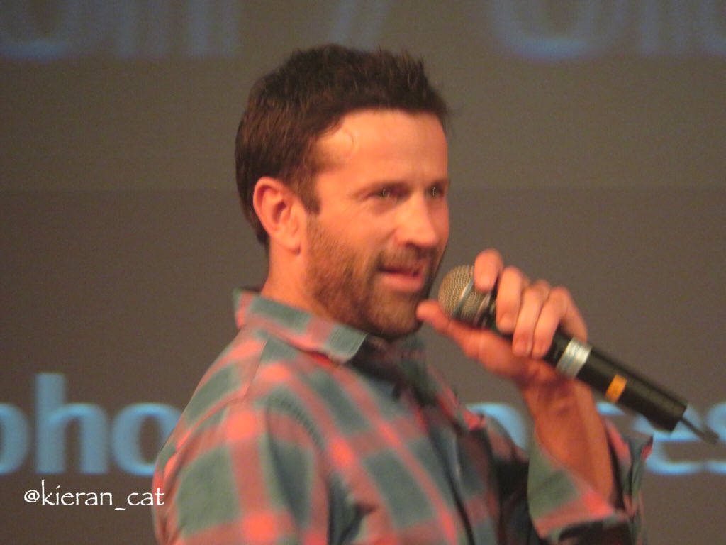 kieran_cat's tweet image. #JIB9 #jibweek2018 
Day 2 #adamfergus Panel
Love his accent 😉