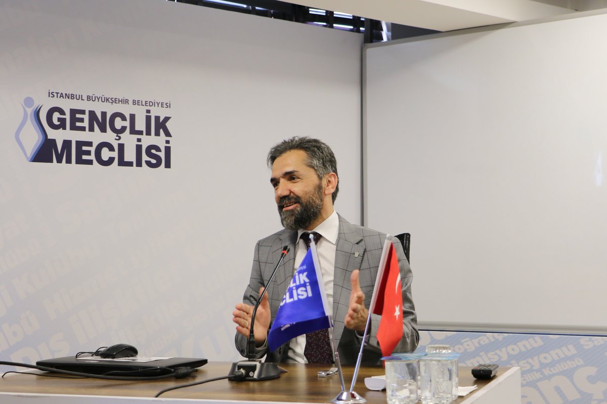 samedagirbas's tweet photo. Genç Kariyer Akademisi Final Programına katılarak gençlerle tecrübe ve bilgilerini paylaşan İbn Haldun Üniversitesi Rektörü Prof. Dr. Recep Şentürk'e katılımlardan dolayı teşekkür ederiz. @ibnhalduni @senturkrecep https://t.co/wTdLAL192H